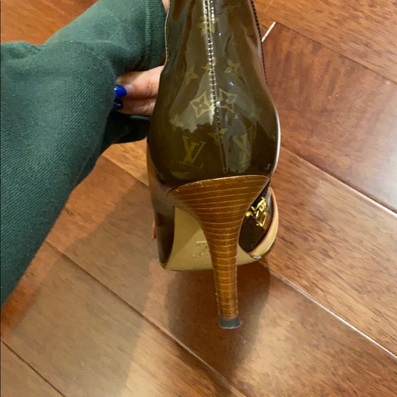 Heels - Picture 4 of 6